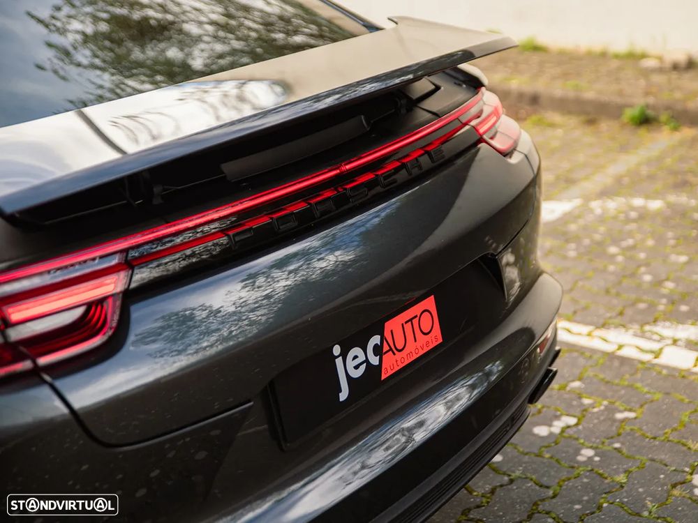 Porsche Panamera 4 E-Hybrid - 11