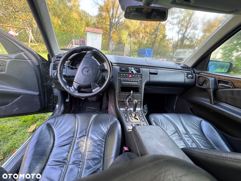 Mercedes-Benz Klasa E 55 AMG - 5