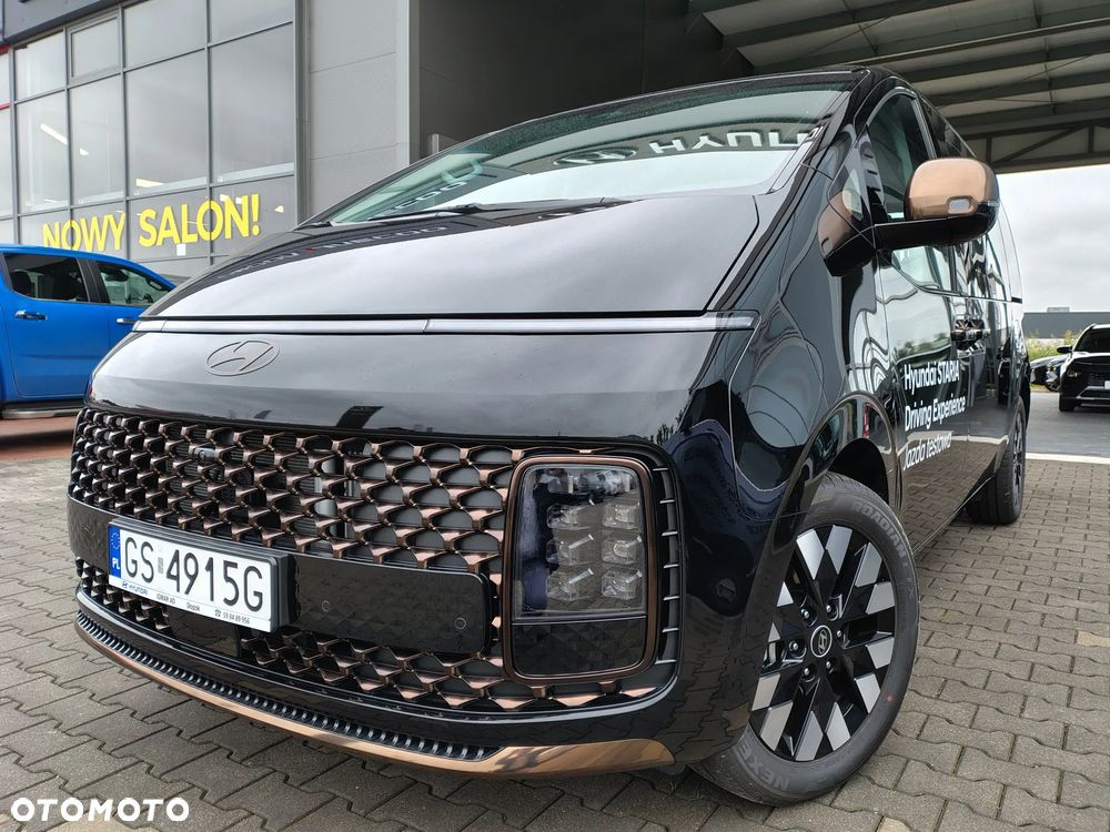 Hyundai Staria 1.6 T-GDI HEV Luxury - 2