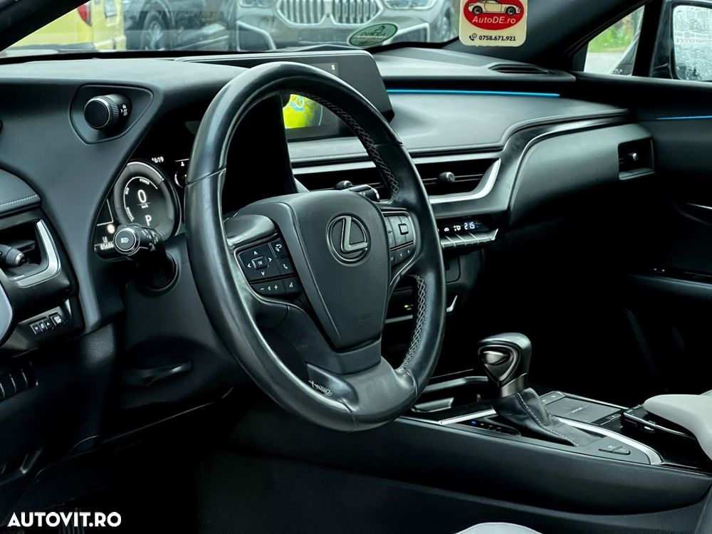 Lexus UX - 12