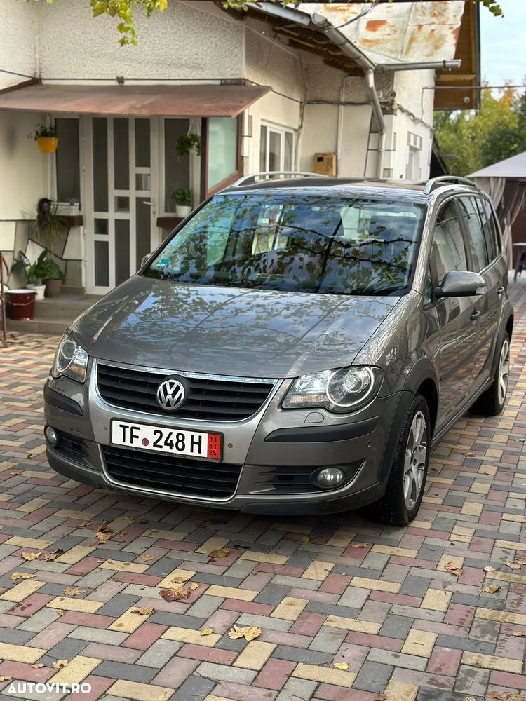 Volkswagen Touran 2.0 TDI DPF DSG Cross - 3