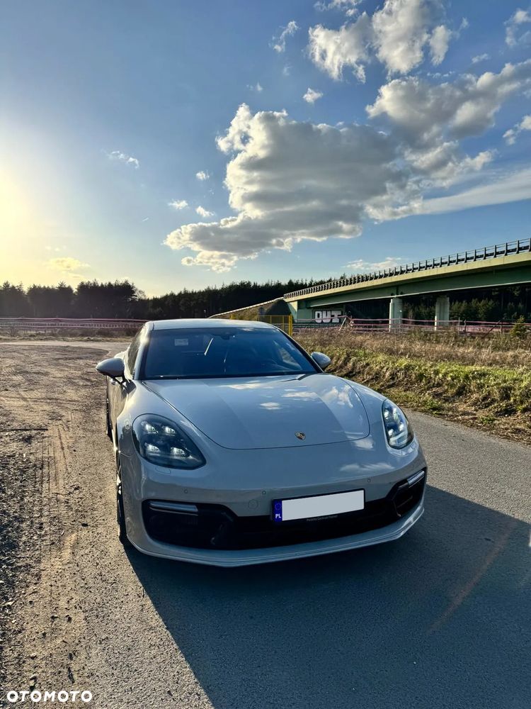 Porsche Panamera - 4