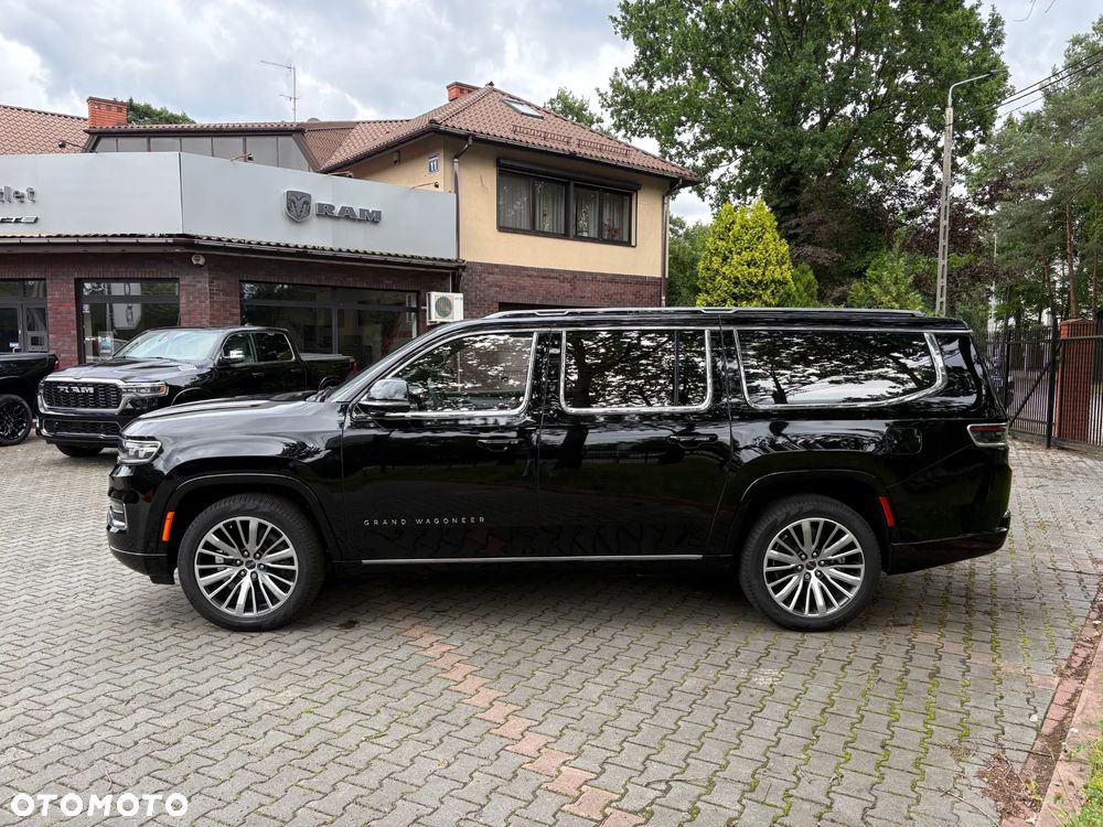 Jeep Grand Wagoneer - 7