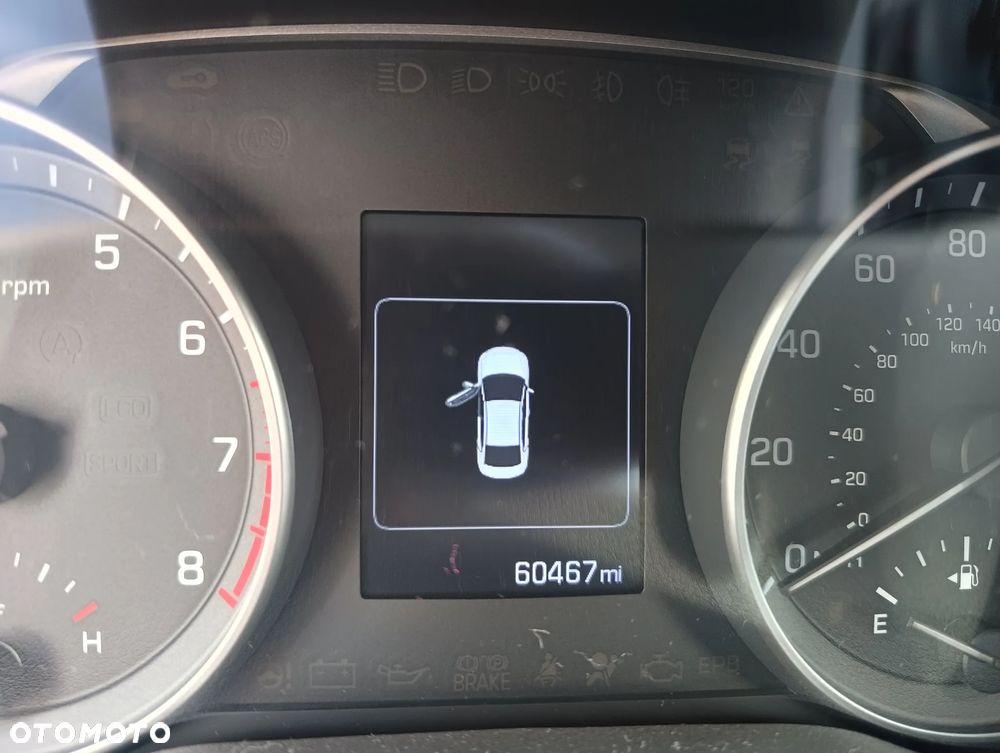Hyundai Elantra - 11