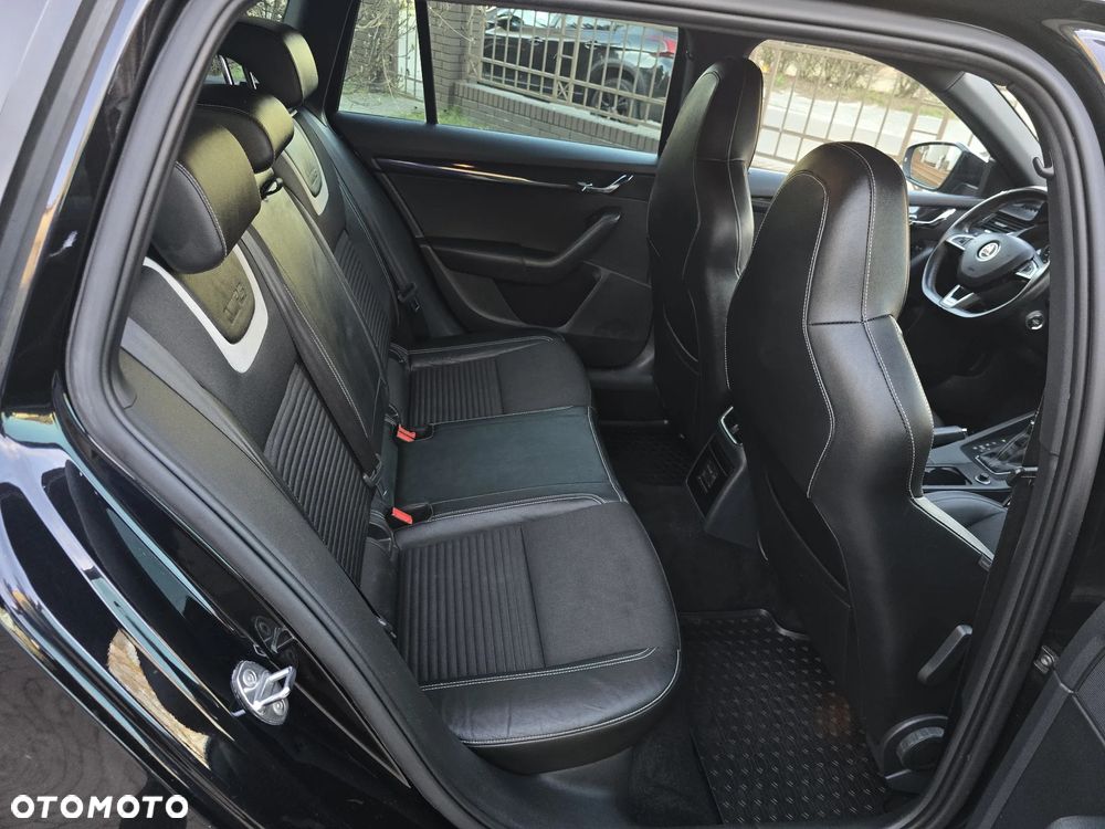 Skoda Octavia 2.0 TDI DSG RS - 18