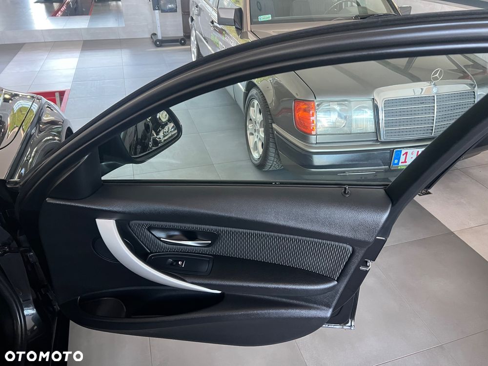 BMW Seria 3 316d Edition Luxury Line Purity - 31