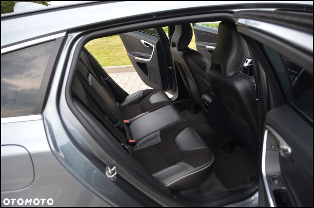 Volvo V60 D2 Drive-E R-Design Momentum - 34