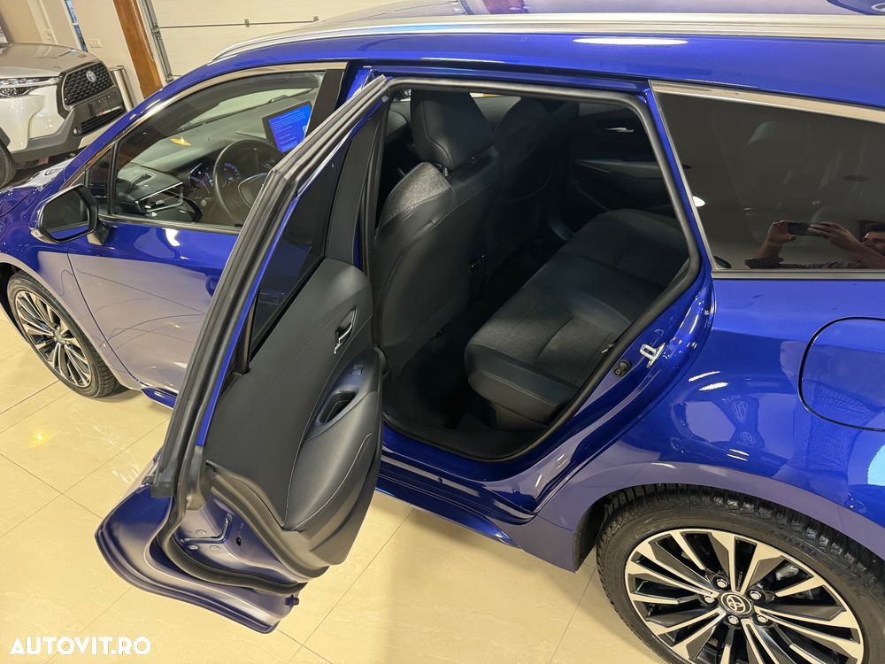 Toyota Corolla 1.8 Hybrid Team Deutschland - 10