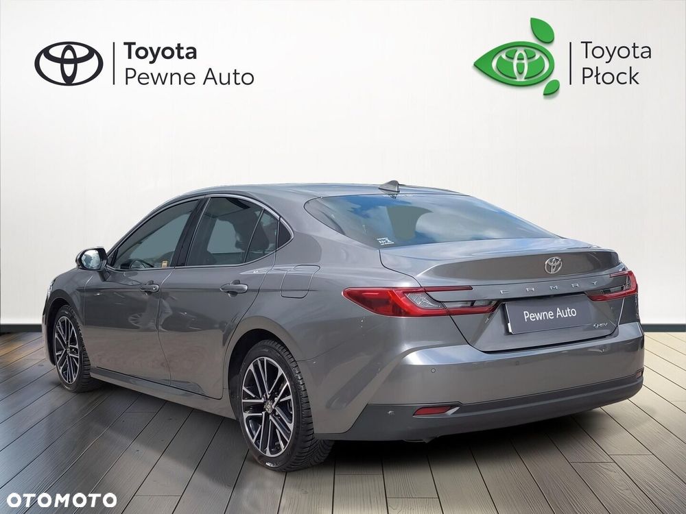 Toyota Camry - 5