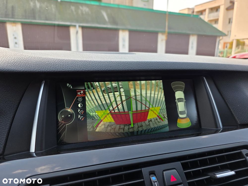 BMW Seria 5 528i xDrive Sport-Aut - 25