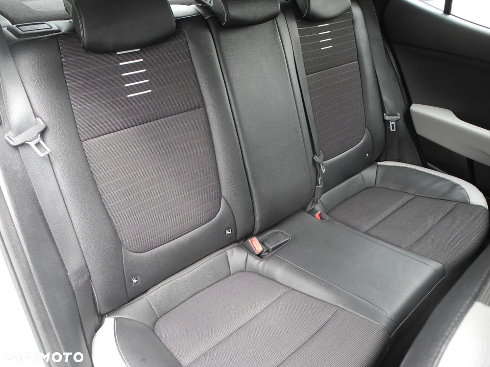 Kia Stonic - 19