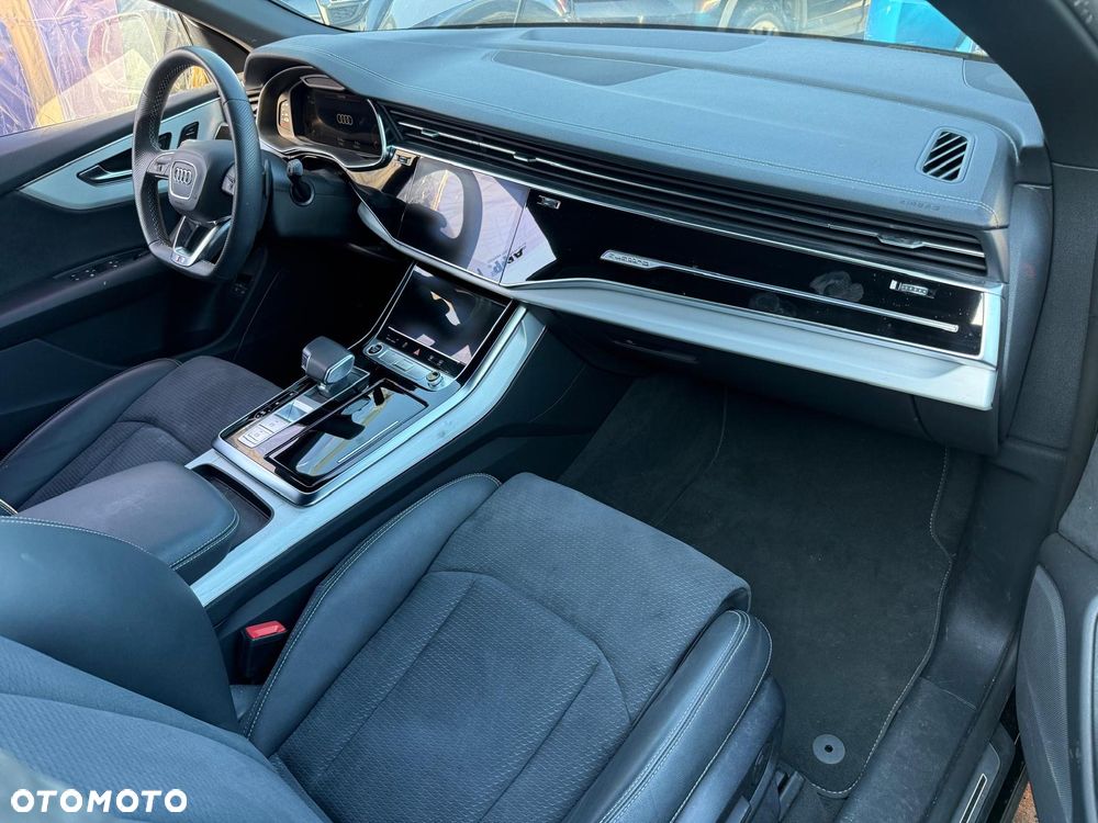 Audi Q8 55 TFSIe quattro tiptronic competition plus - 13