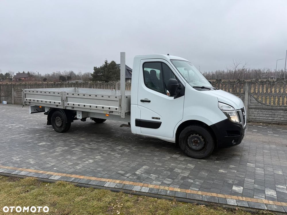 Nissan NV400 - 1