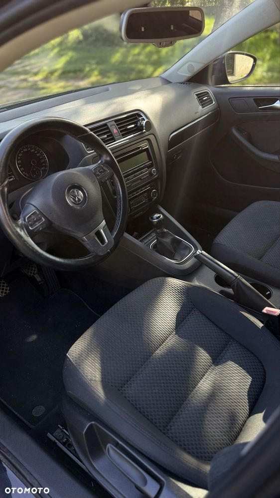Volkswagen Jetta - 6