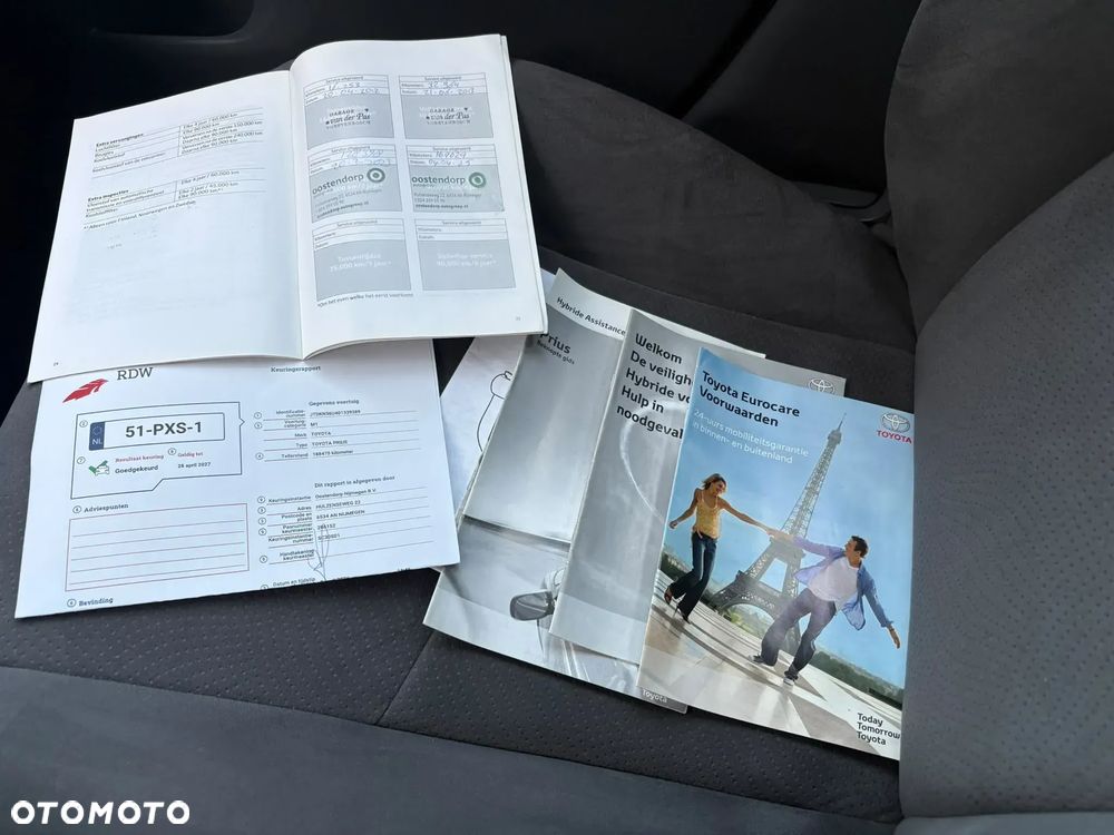 Toyota Prius 1.8 HSD Premium - 16