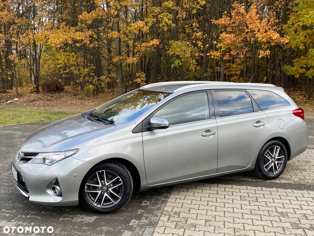 Toyota Auris 2.0 D-4D Executive - 4