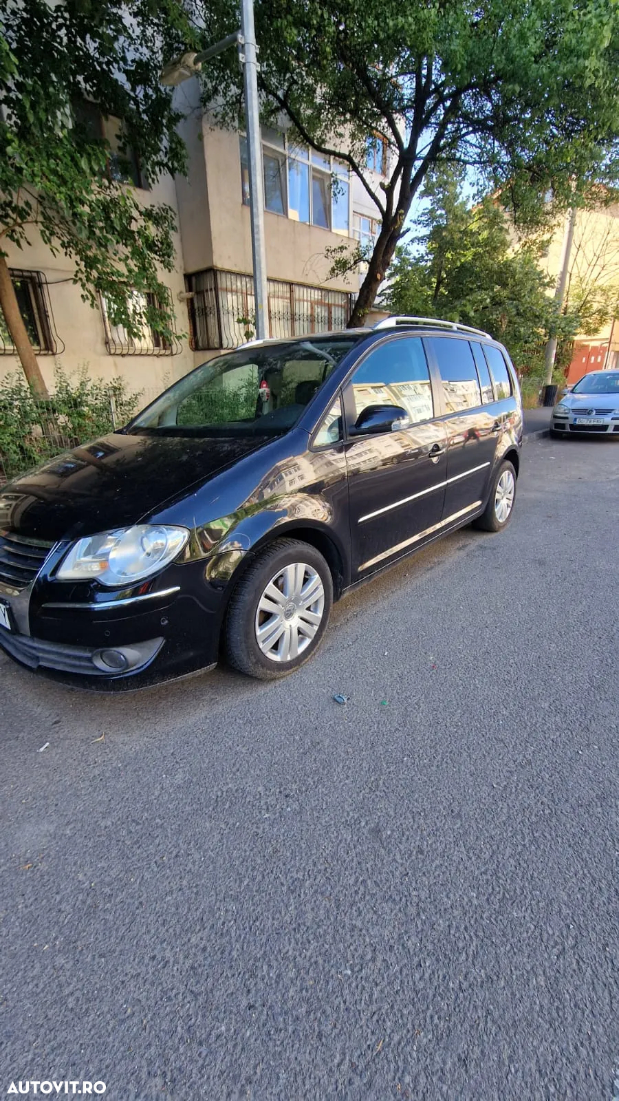 Volkswagen Touran 2.0 TDI BlueMotion Technology Comfortline - 2