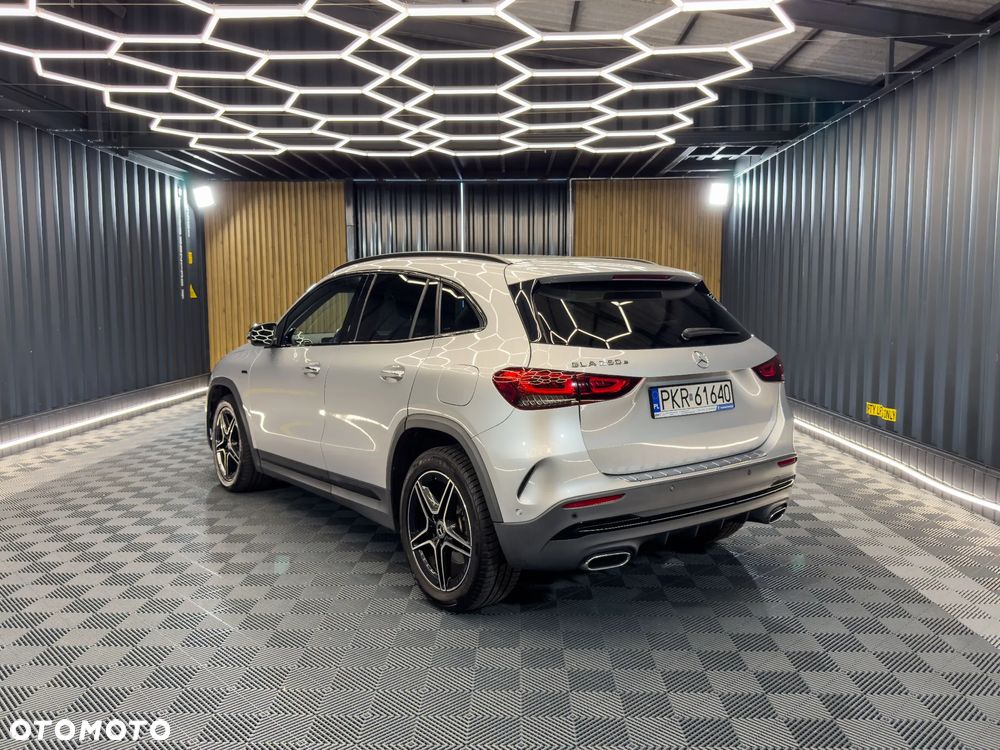 Mercedes-Benz GLA - 5