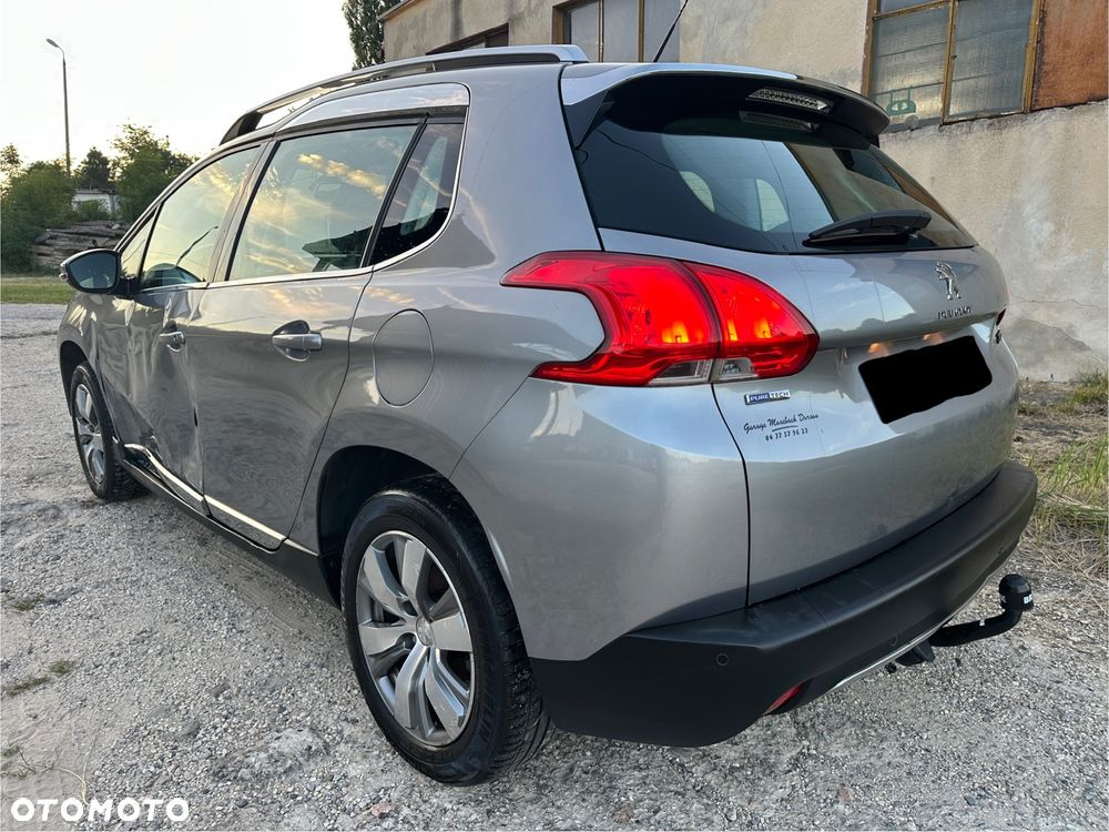 Peugeot 2008 1.2 Pure Tech Allure S&S - 6