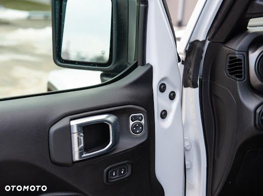 Jeep Wrangler - 12