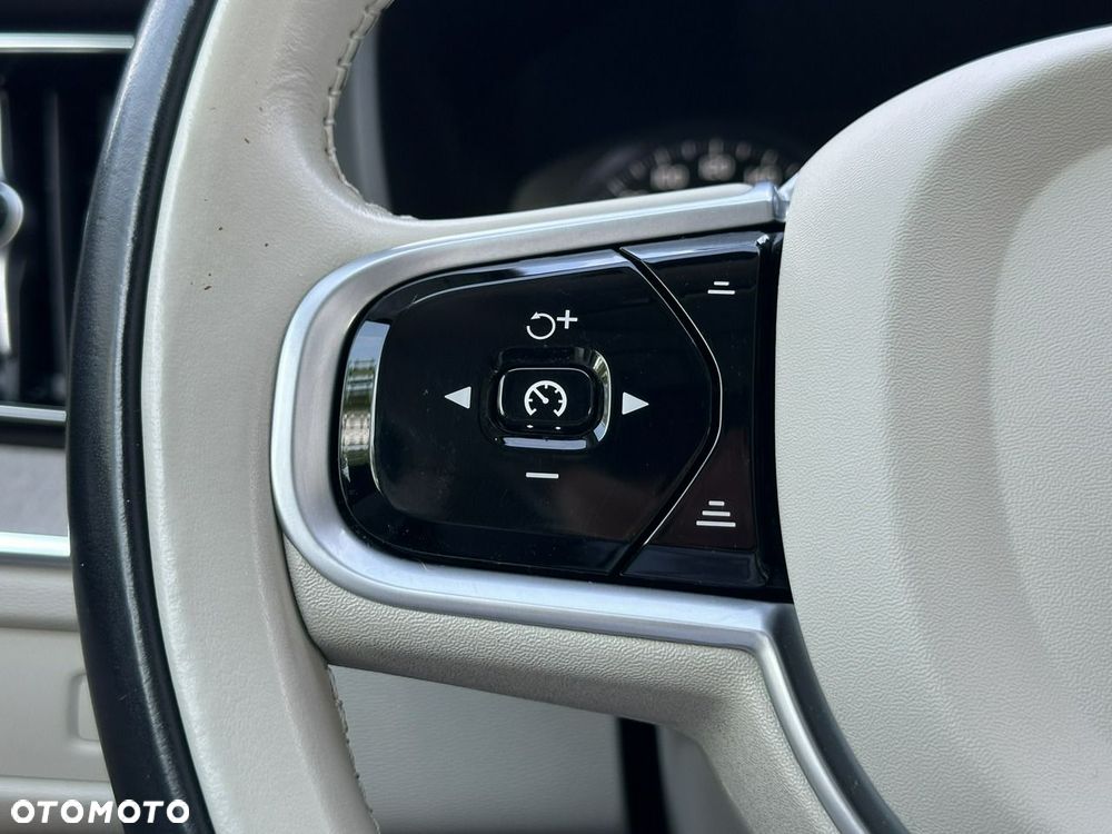 Volvo XC 60 - 35