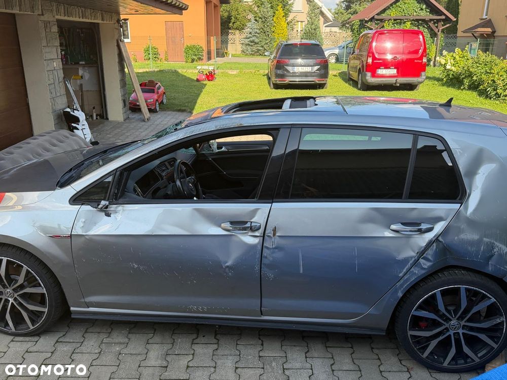 Volkswagen Golf - 4