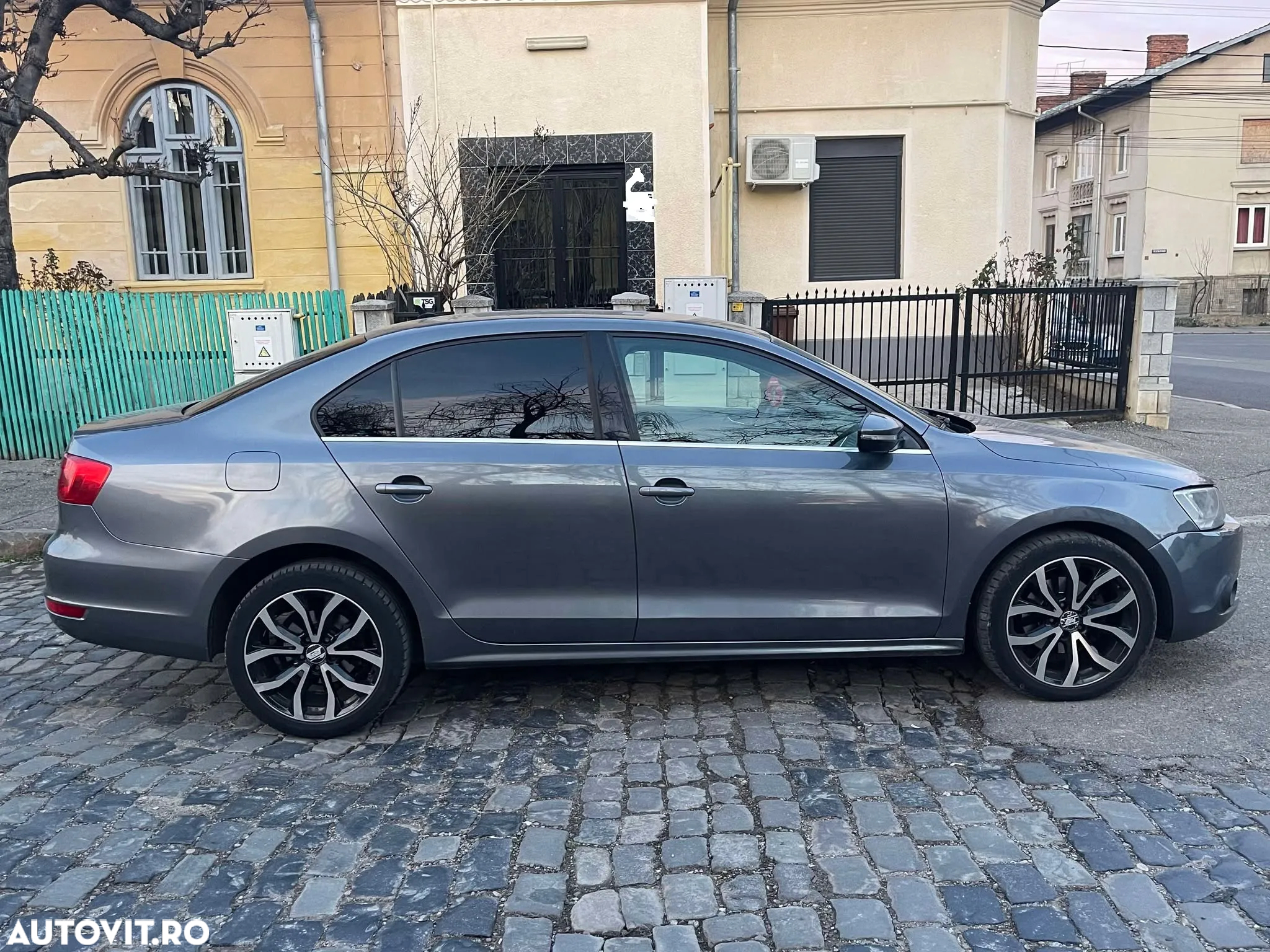 Volkswagen Jetta 2.0 TDI DPF Highline - 10