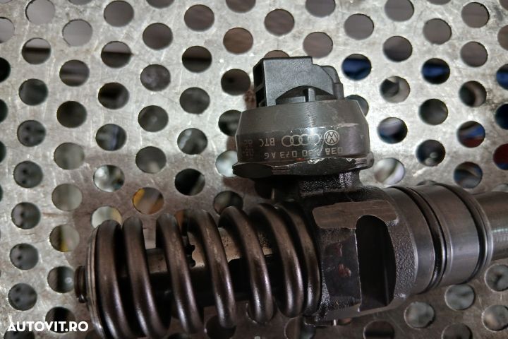 Injector motorina 038230073AG AVQ Volkswagen VW Golf 5 [2003 - 2009] - 4