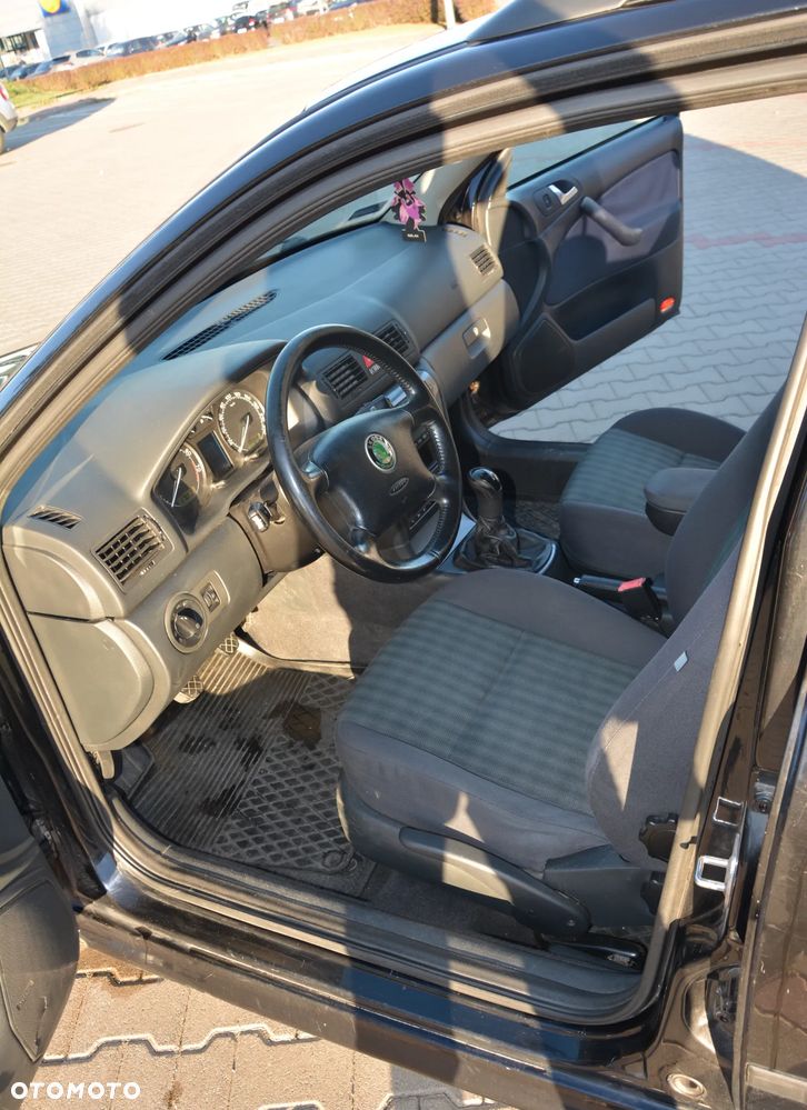 Skoda Octavia 1.6 Combi - 12