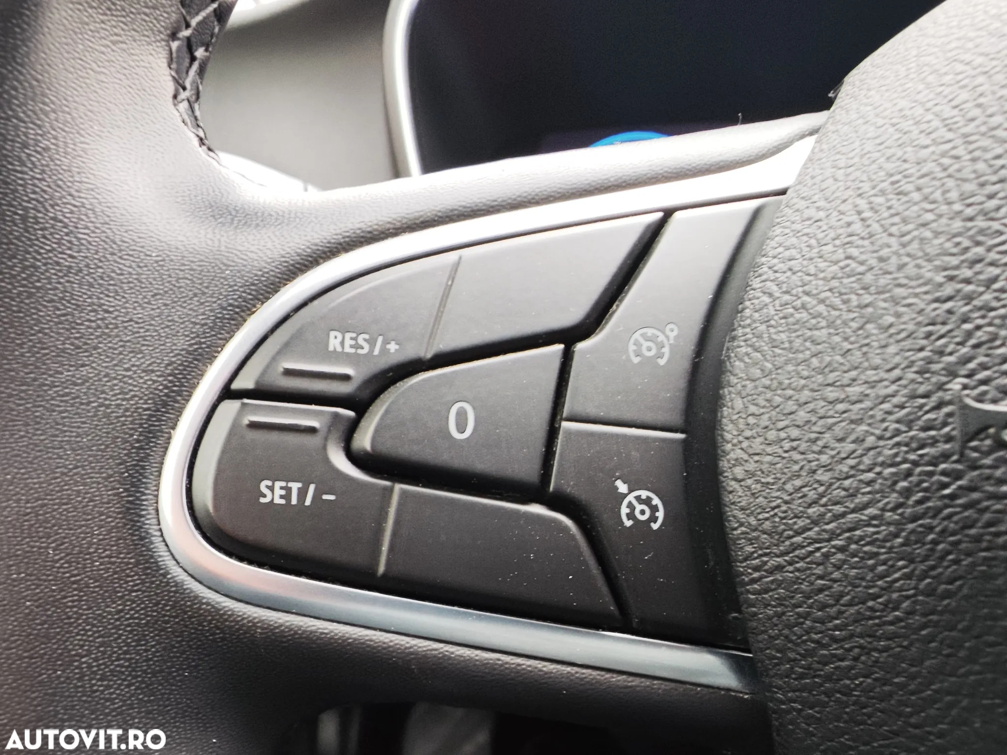 Renault Megane Grandtour E-TECH Plug-in 160 BUSINESS EDITION - 23