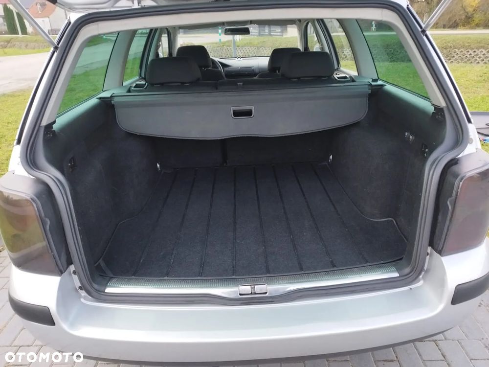 Volkswagen Passat 1.6 Comfortline - 5
