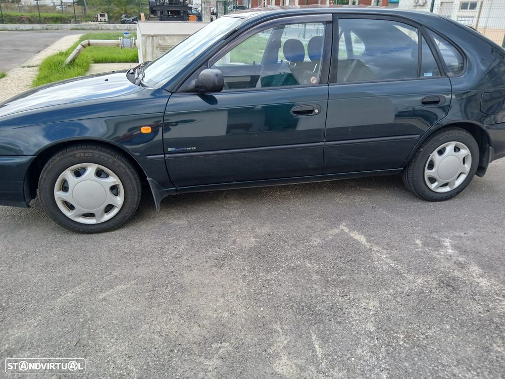 Toyota Corolla - 1