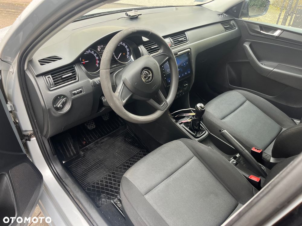 Skoda RAPID 1.6 TDI DPF Style - 4