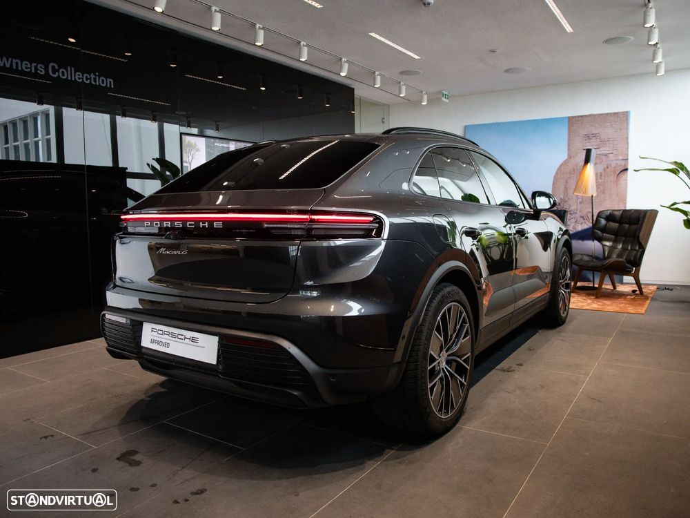 Porsche Macan Electric 4 - 12