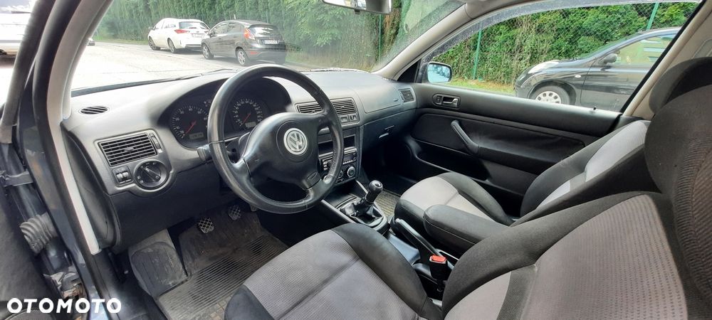 Volkswagen Golf 1.6 Comfortline - 15