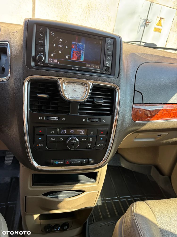 Chrysler Town & Country 3.6 Limited - 6