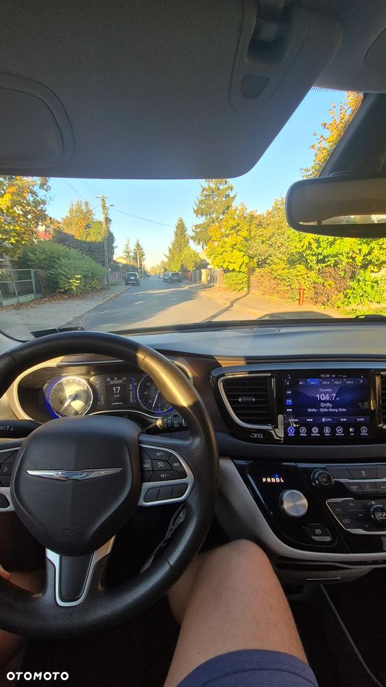 Chrysler Pacifica - 28