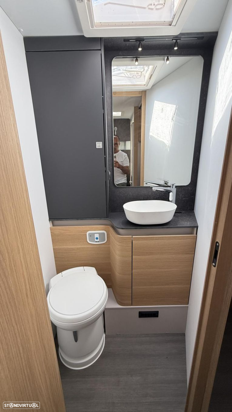 Adria Matrix 670 SC cama central e basculante - 47