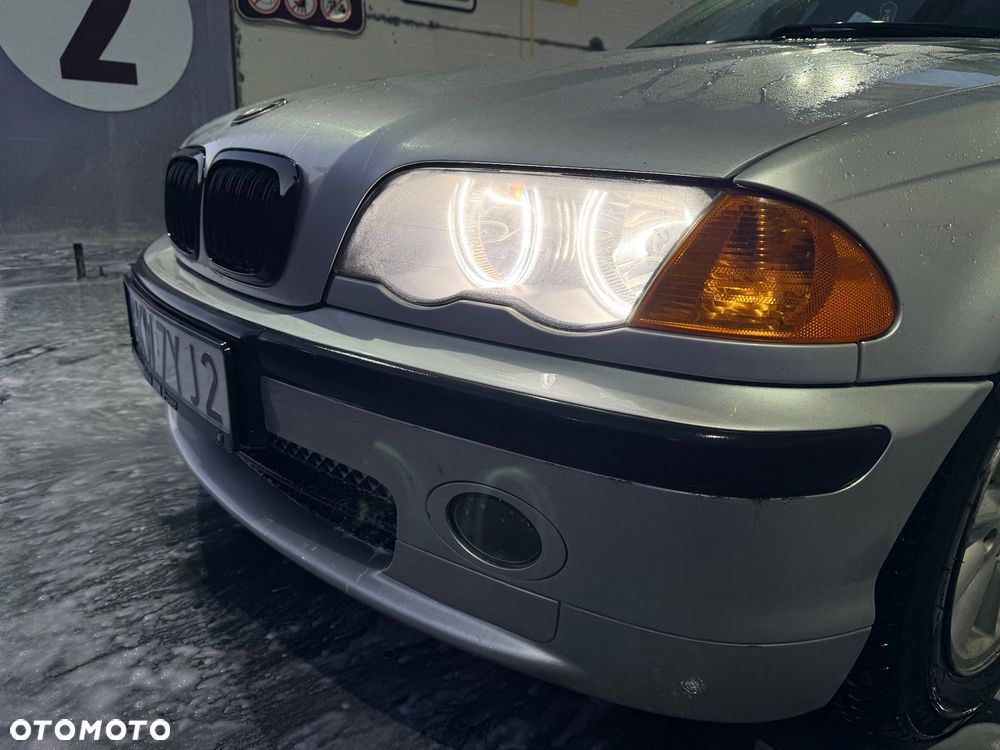 BMW Seria 3 323i - 3