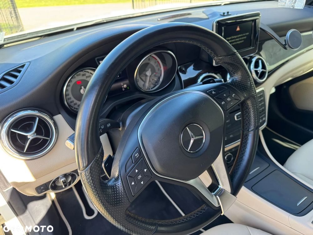 Mercedes-Benz GLA 250 4Matic 7G-DCT Edition 1 - 14