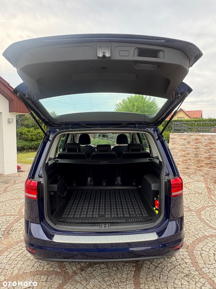 Volkswagen Touran 1.5 TSI EVO Active - 11