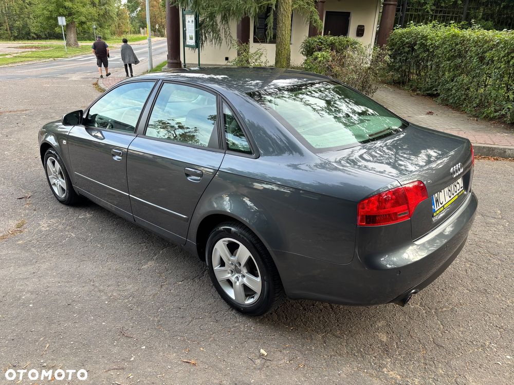 Audi A4 Limousine - 3
