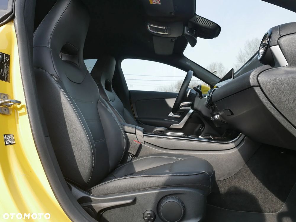 Mercedes-Benz CLA 250 e 8G-DCT AMG Line - 14