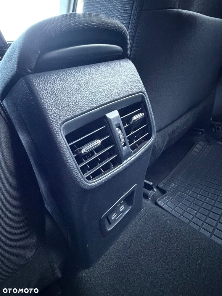 Toyota Corolla 1.8 Hybrid Comfort - 17