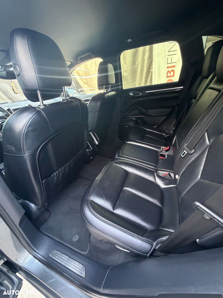 Porsche Cayenne 3.0 L - 13
