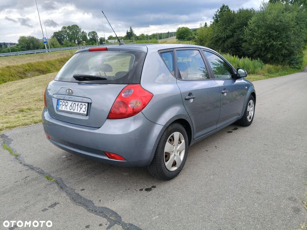 Kia Ceed - 4