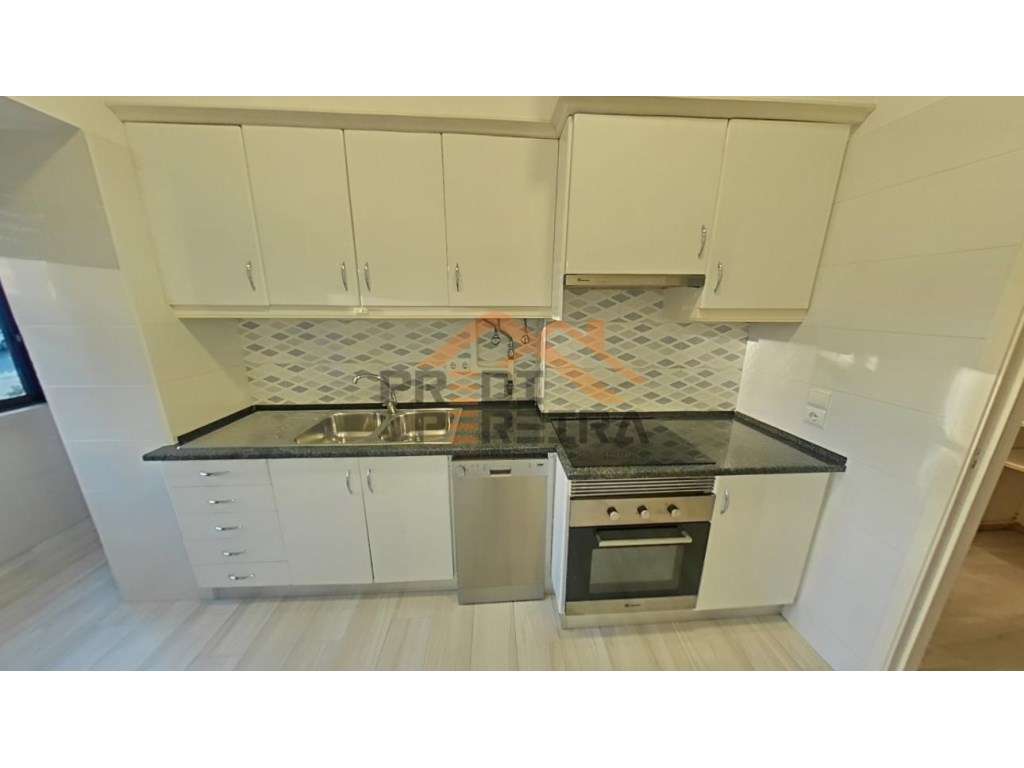 EXCLUSIVO PREDIPEREIRA!
T3 remodelado, situado na Póvoa de Santo A... - Grande imagem: 3/27