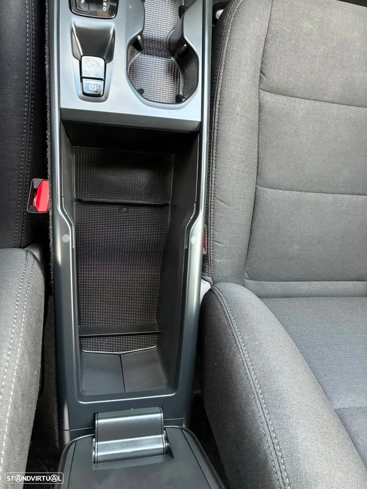 Volvo XC 40 1.5 T2 Momentum Plus Geartronic - 24