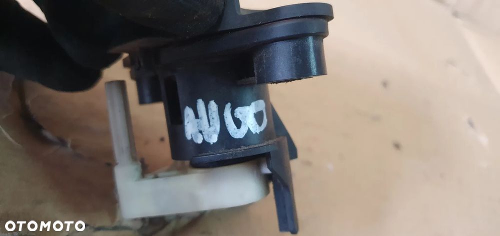 Klamka przycisk klapy bagażnika Toyota Aygo I - 7