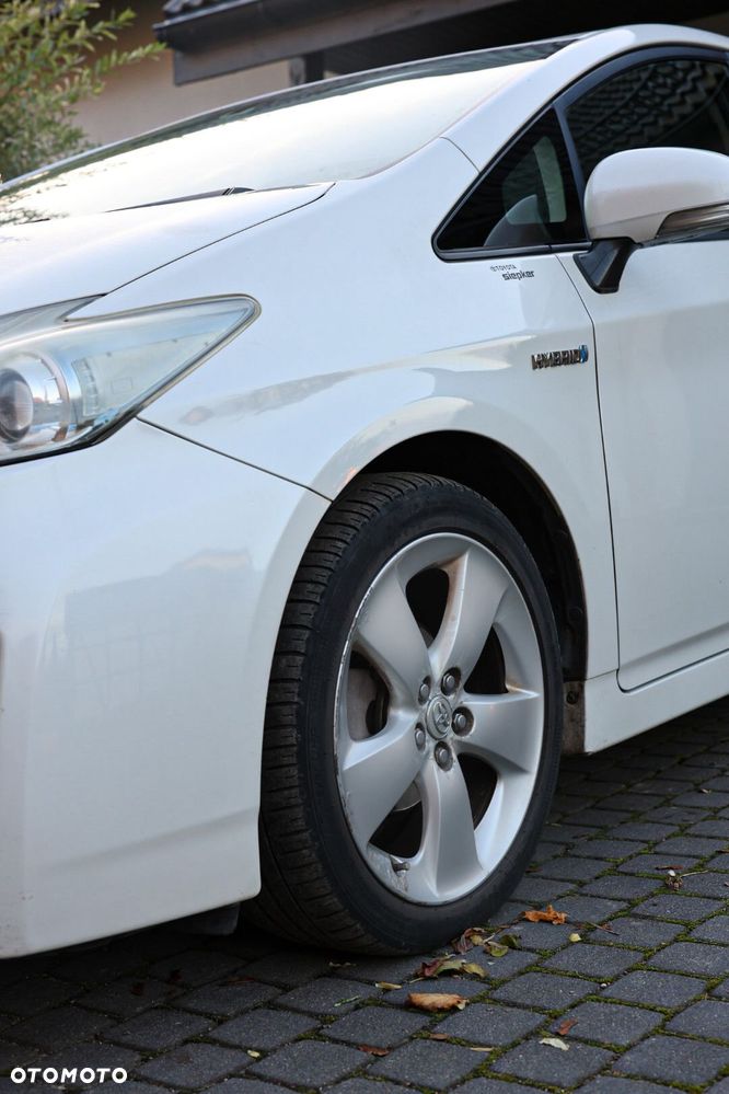 Toyota Prius (Hybrid) Comfort - 13